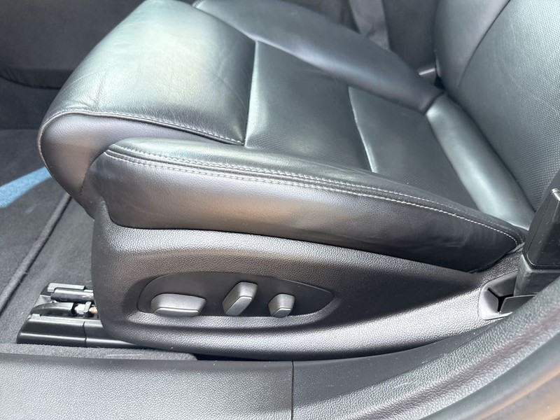 Cadillac XTS Vehicle Full-screen Gallery Image 12