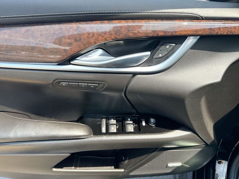 Cadillac XTS Vehicle Full-screen Gallery Image 13