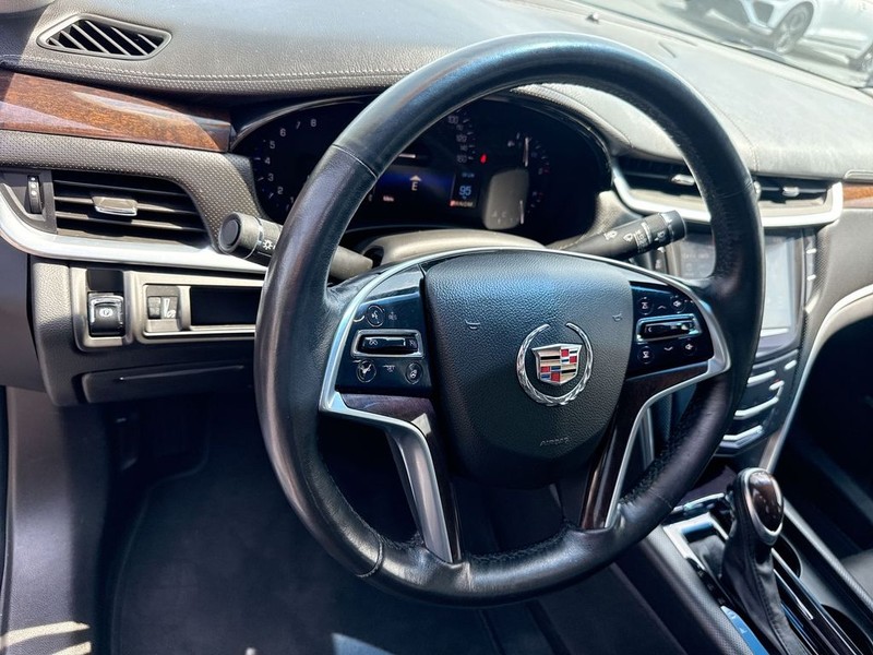 Cadillac XTS Vehicle Full-screen Gallery Image 14