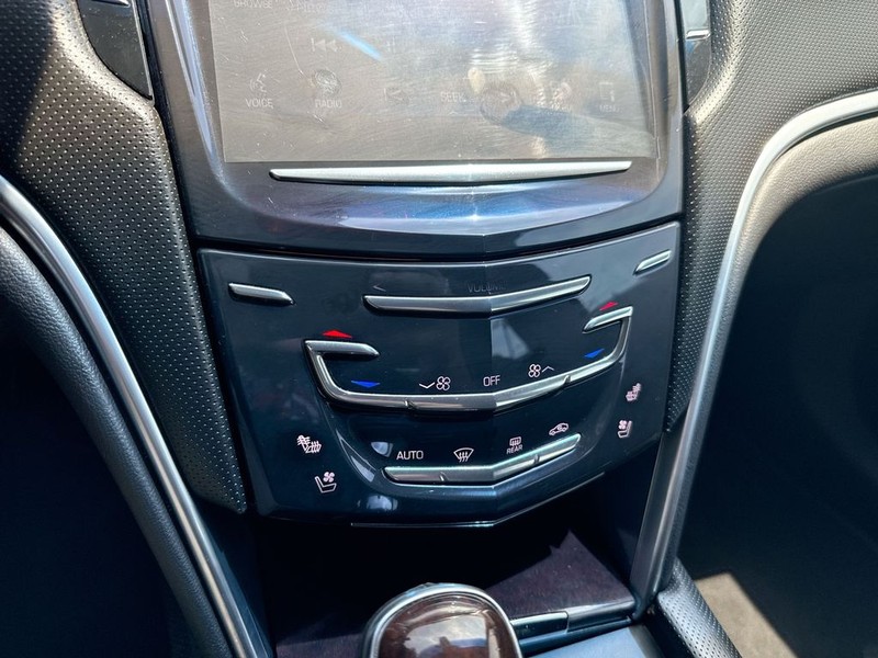 Cadillac XTS Vehicle Full-screen Gallery Image 17