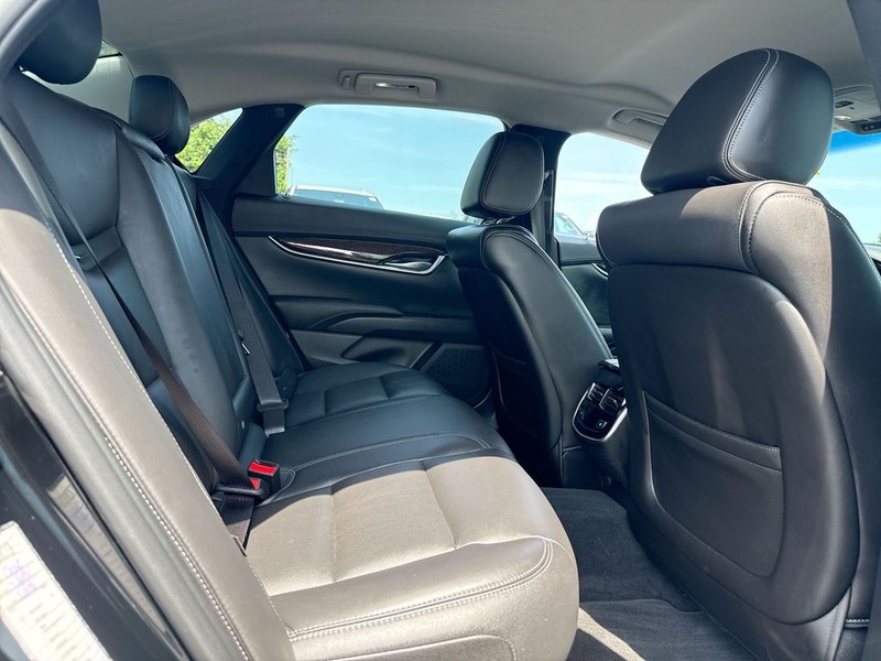 Cadillac XTS Vehicle Full-screen Gallery Image 21