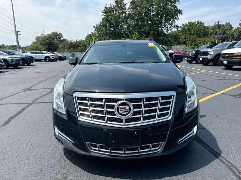 Cadillac XTS Vehicle Full-screen Gallery Image 22