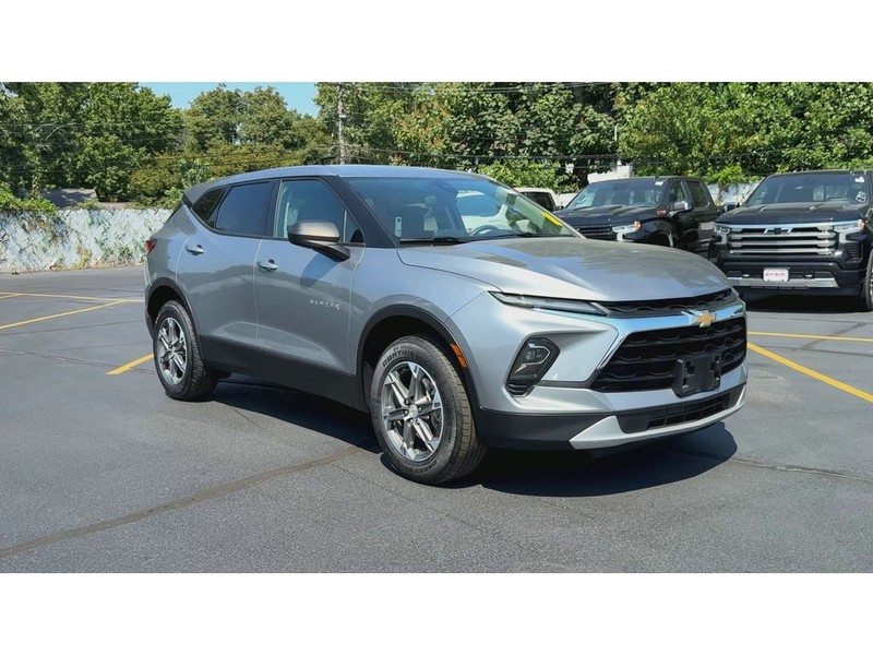 Chevrolet Blazer Vehicle Full-screen Gallery Image 02