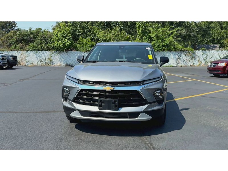 Chevrolet Blazer Vehicle Full-screen Gallery Image 03