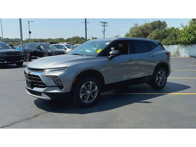 Chevrolet Blazer Vehicle Full-screen Gallery Image 04