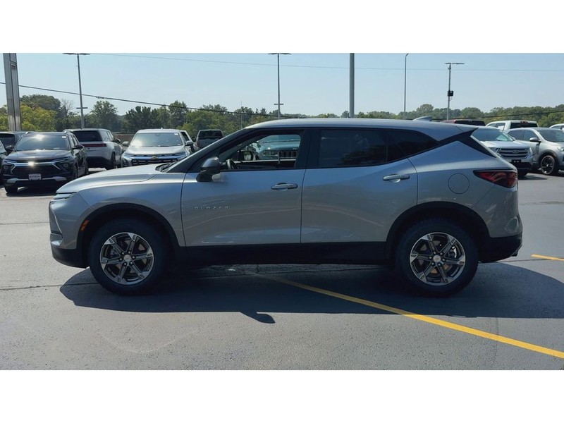 Chevrolet Blazer Vehicle Full-screen Gallery Image 05