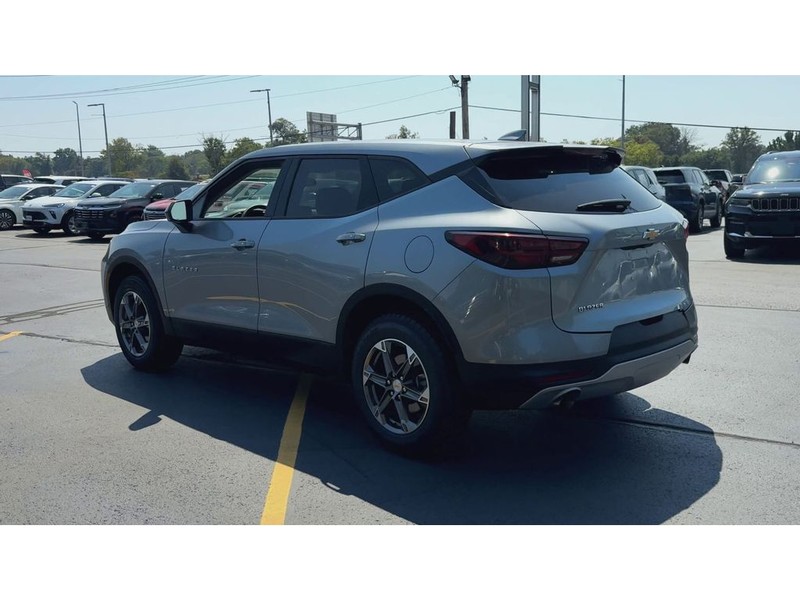 Chevrolet Blazer Vehicle Full-screen Gallery Image 06