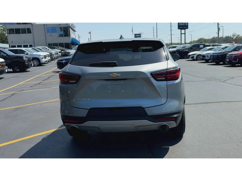 Chevrolet Blazer Vehicle Full-screen Gallery Image 07