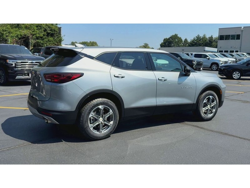 Chevrolet Blazer Vehicle Full-screen Gallery Image 08