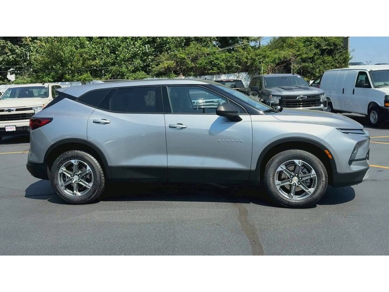 Chevrolet Blazer Vehicle Full-screen Gallery Image 09