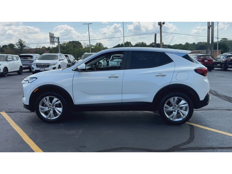 Buick Encore GX Vehicle Full-screen Gallery Image 05