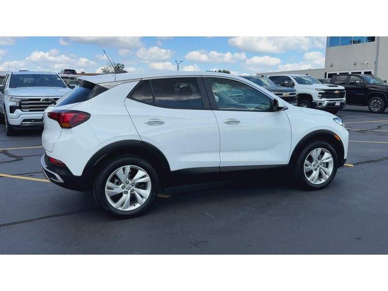Buick Encore GX Vehicle Full-screen Gallery Image 08