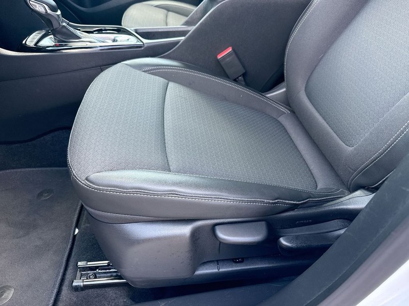 Buick Encore GX Vehicle Full-screen Gallery Image 11