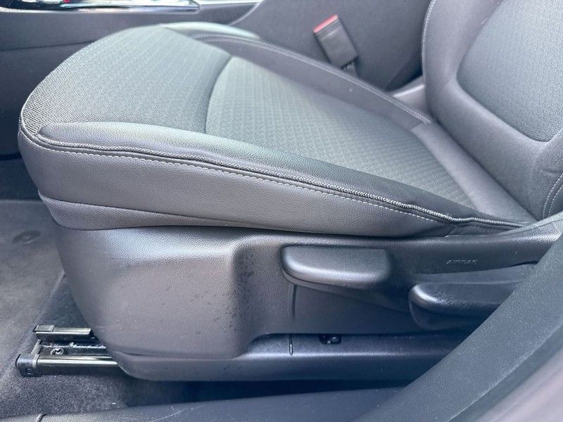 Buick Encore GX Vehicle Full-screen Gallery Image 12