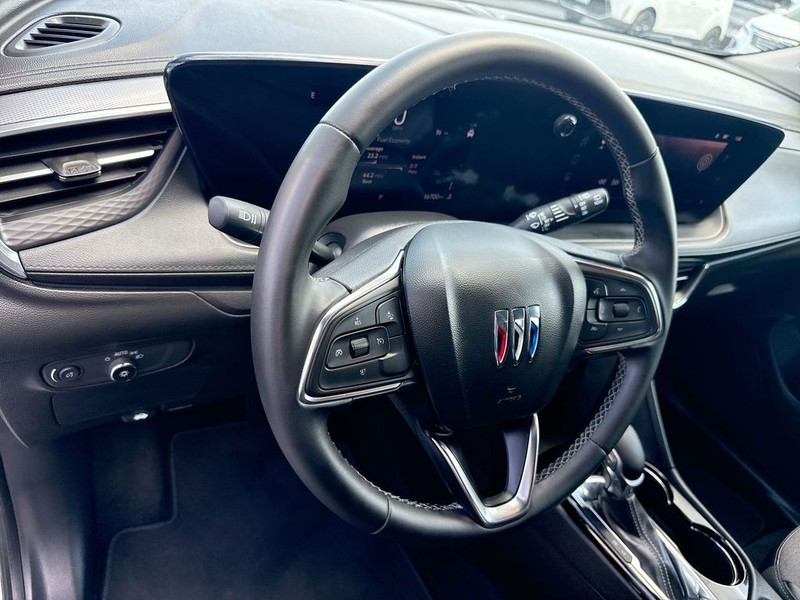 Buick Encore GX Vehicle Full-screen Gallery Image 14