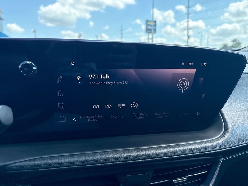 Buick Encore GX Vehicle Full-screen Gallery Image 16