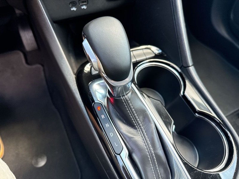 Buick Encore GX Vehicle Full-screen Gallery Image 19