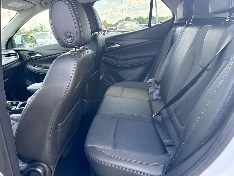 Buick Encore GX Vehicle Full-screen Gallery Image 20