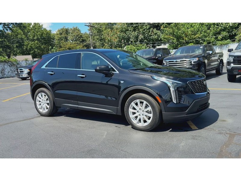 Cadillac XT4 Vehicle Full-screen Gallery Image 02