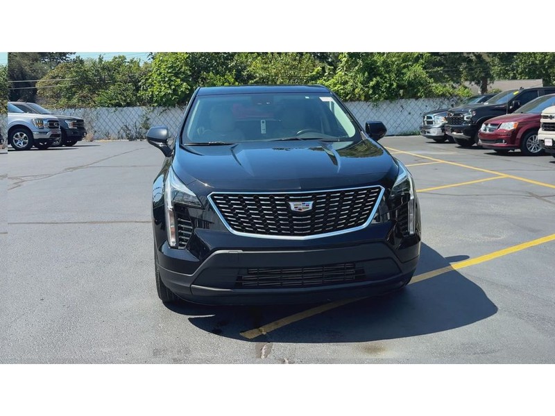 Cadillac XT4 Vehicle Full-screen Gallery Image 03