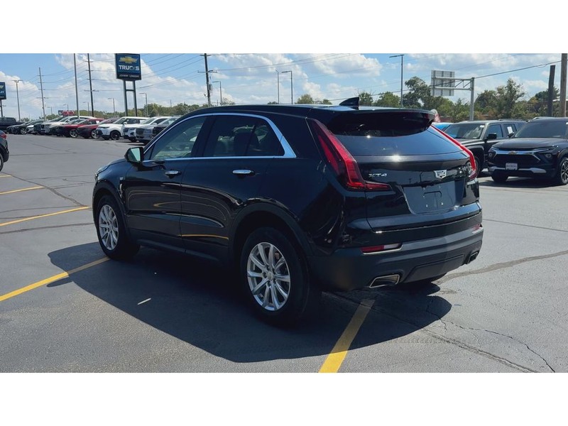 Cadillac XT4 Vehicle Full-screen Gallery Image 06