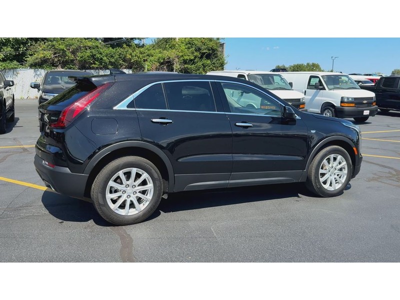 Cadillac XT4 Vehicle Full-screen Gallery Image 08