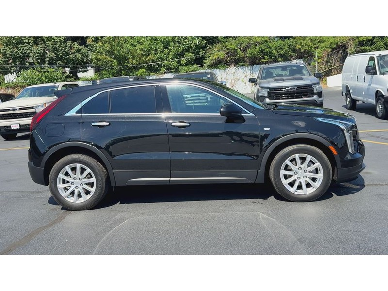 Cadillac XT4 Vehicle Full-screen Gallery Image 09