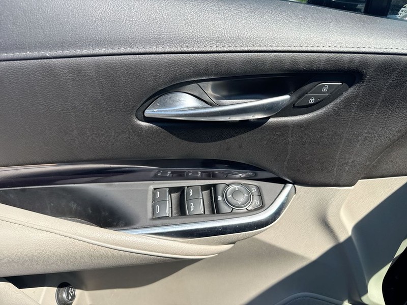 Cadillac XT4 Vehicle Full-screen Gallery Image 13