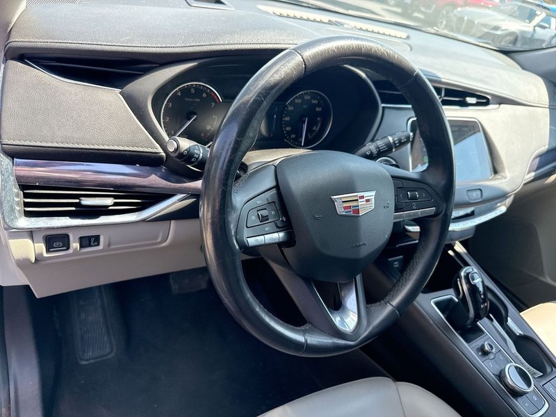 Cadillac XT4 Vehicle Full-screen Gallery Image 14