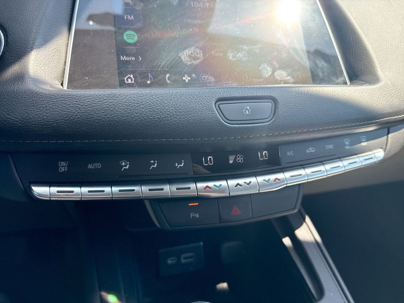 Cadillac XT4 Vehicle Full-screen Gallery Image 18