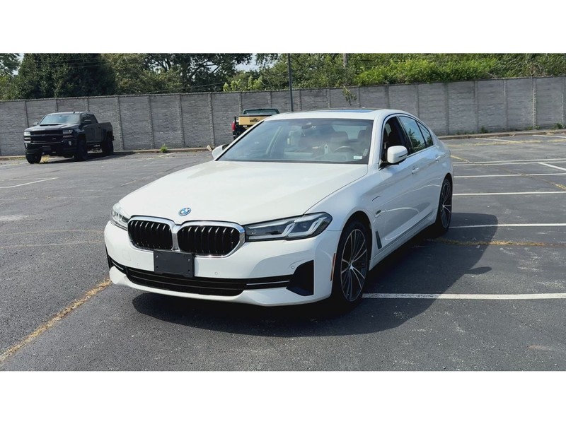 BMW 5 Series Vehicle Full-screen Gallery Image 04