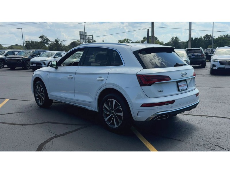 Audi Q5 Vehicle Full-screen Gallery Image 06