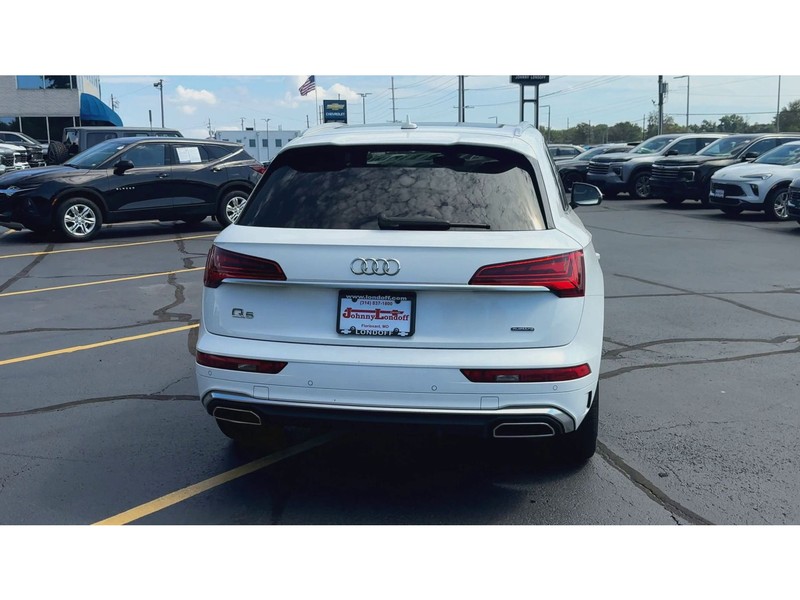 Audi Q5 Vehicle Full-screen Gallery Image 07