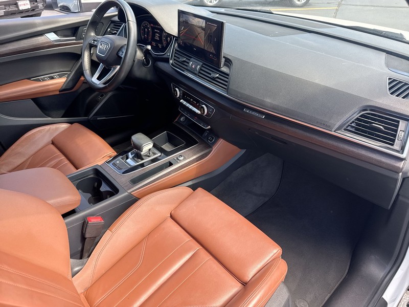 Audi Q5 Vehicle Full-screen Gallery Image 10