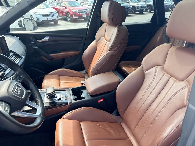 Audi Q5 Vehicle Full-screen Gallery Image 13