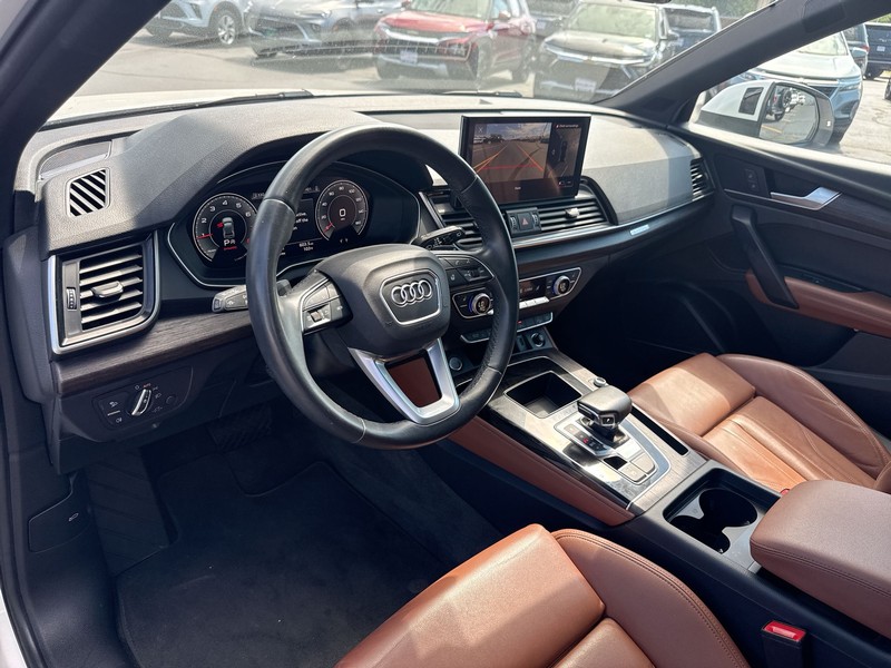 Audi Q5 Vehicle Full-screen Gallery Image 14