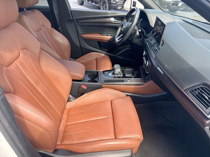 Audi Q5 Vehicle Full-screen Gallery Image 15