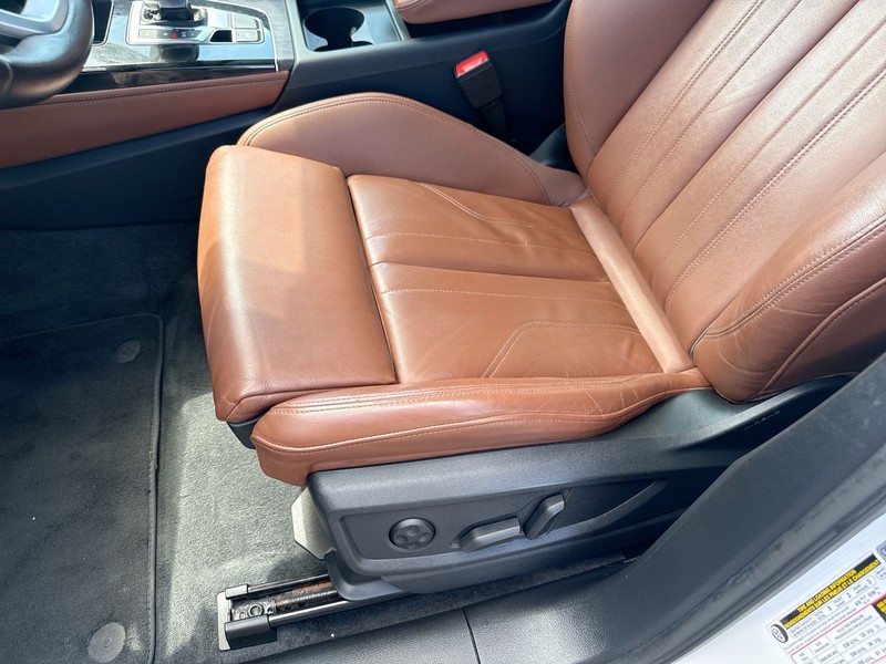 Audi Q5 Vehicle Full-screen Gallery Image 17