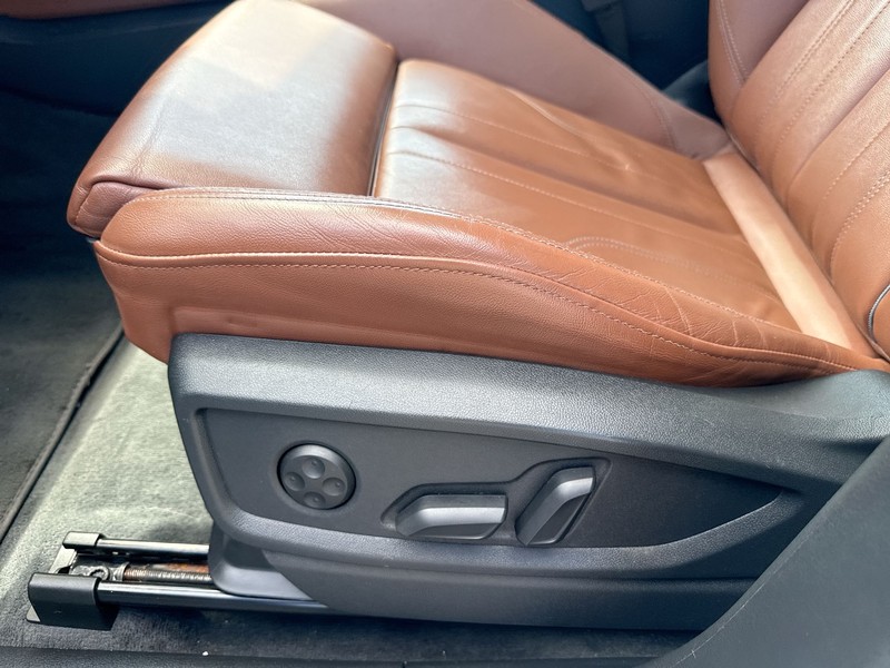 Audi Q5 Vehicle Full-screen Gallery Image 18