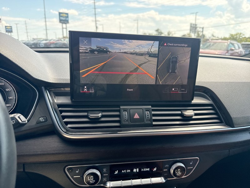 Audi Q5 Vehicle Full-screen Gallery Image 22