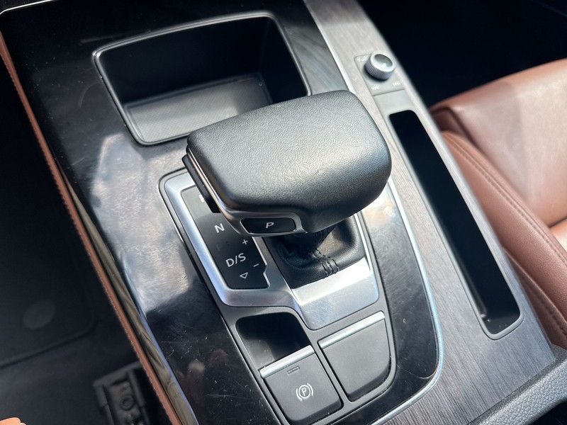 Audi Q5 Vehicle Full-screen Gallery Image 25