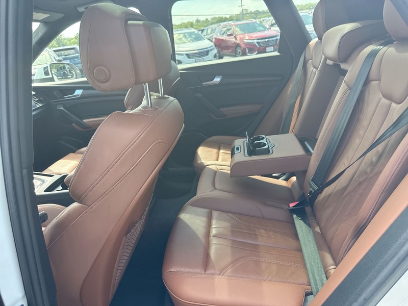 Audi Q5 Vehicle Full-screen Gallery Image 26