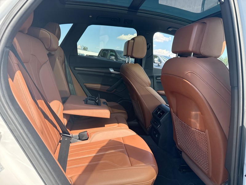 Audi Q5 Vehicle Full-screen Gallery Image 28