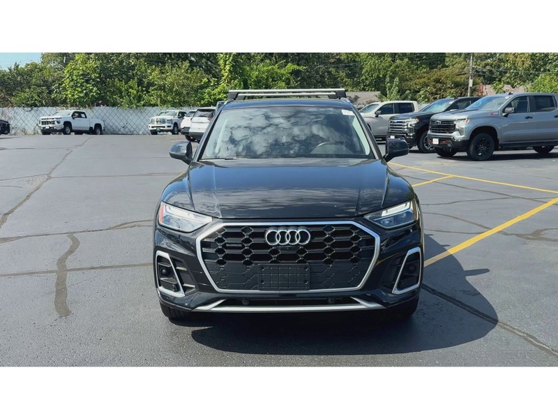 Audi Q5 Vehicle Full-screen Gallery Image 03