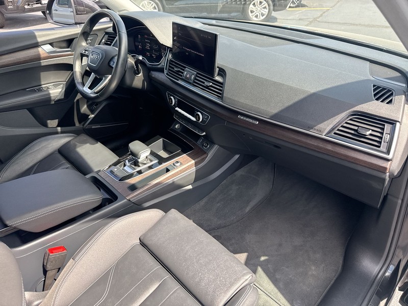 Audi Q5 Vehicle Full-screen Gallery Image 10