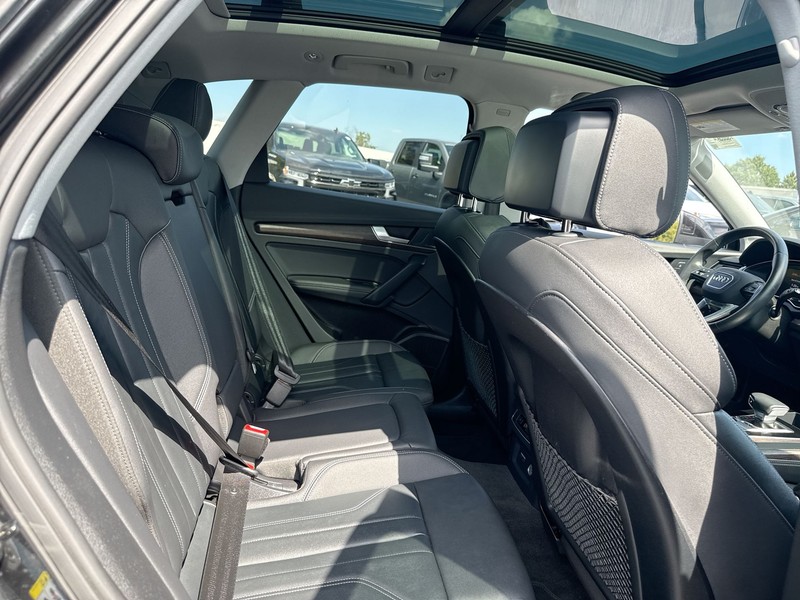 Audi Q5 Vehicle Full-screen Gallery Image 11