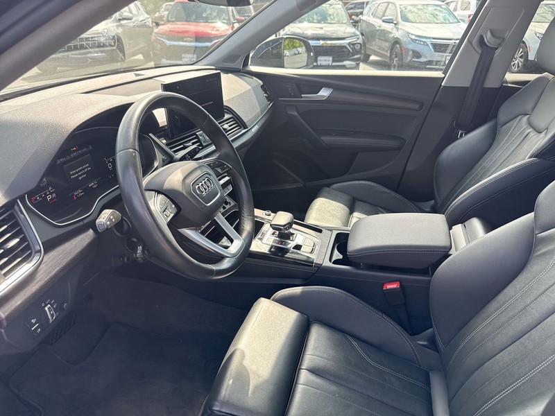 Audi Q5 Vehicle Full-screen Gallery Image 14