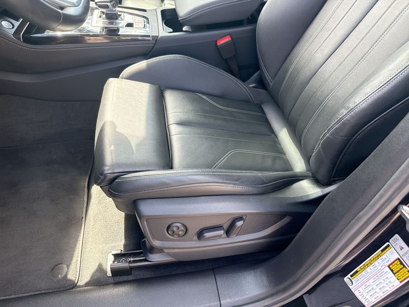 Audi Q5 Vehicle Full-screen Gallery Image 17