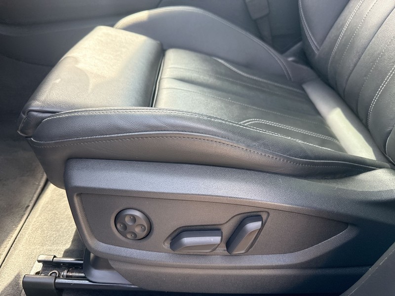 Audi Q5 Vehicle Full-screen Gallery Image 18