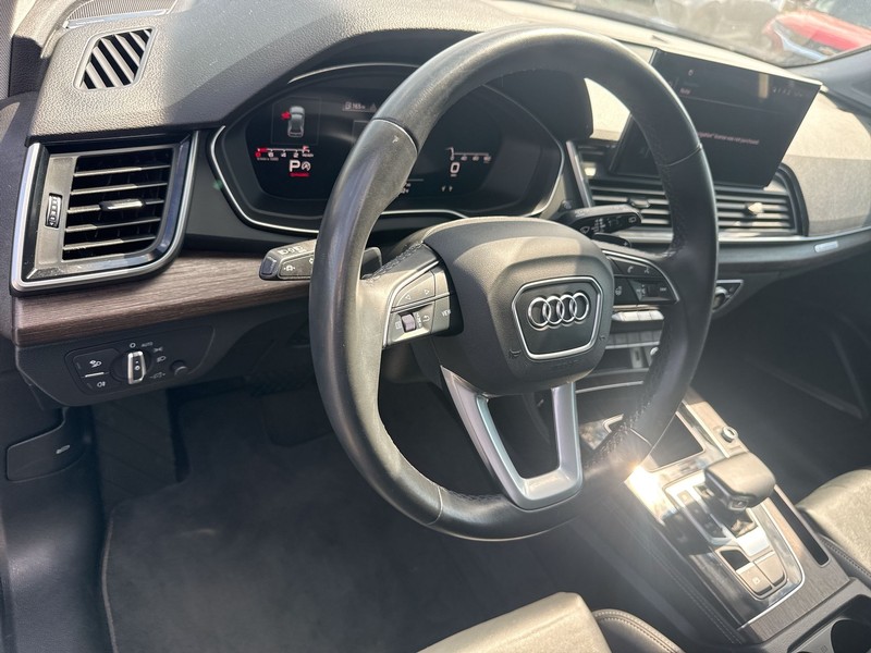 Audi Q5 Vehicle Full-screen Gallery Image 20